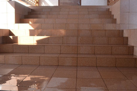 Укладка керамогранита на лестницу