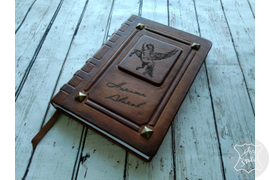 кожаный ежедневник в винтажном стиле с именной гравировкой