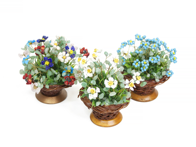 Букет из самоцветов в корзинке