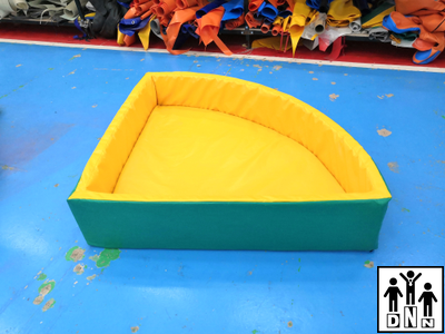 Детский сухой бассейн угловой зеленый без аппликаций