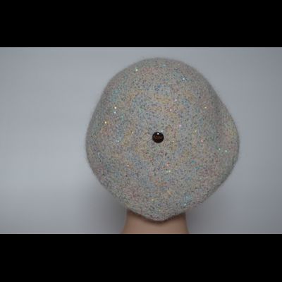 Белая кепка вязаная с разноцветными пайетками Vizio Италия 6997 W