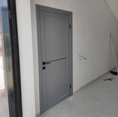 OPTIMA PORTE (ОПТИМА ПОРТЕ)/ TURIN (ТУРИН) 502 АПП SB, СЕРЫЙ/ ПОЛОТНО ГЛУХОЕ с ГОРИЗОНТАЛЬНЫМ ЧЕРНЫМ МОЛДИНГОМ