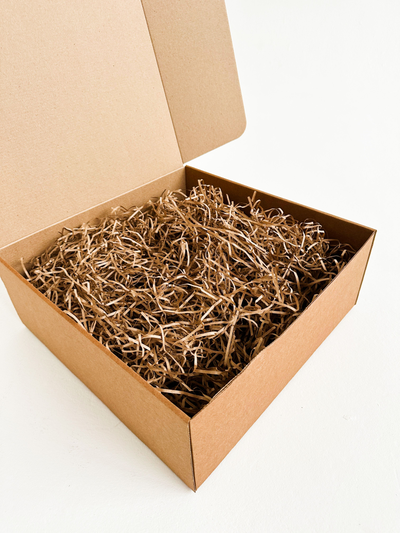 Большая подарочная коробка GILEV 37х37х14см с наполнителем и веревкой