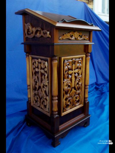 Аналой с резьбой по дереву