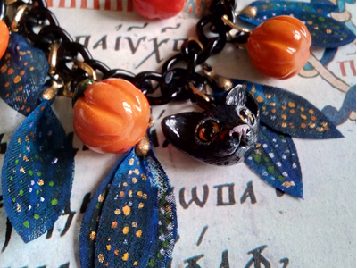 Браслет с тыковками и чёрным котом "Таинство сентября", необычное осеннее украшение