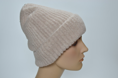 Кремовая женская шапка с отворотом