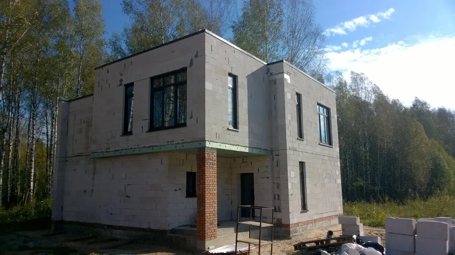 Установка парапетов (вид с земли)
