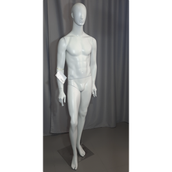 Манекен в полный рост мужской для витрины магазина