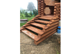 Лестница из бревна и в стиле loft