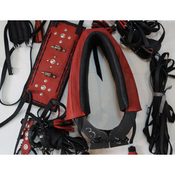 Выездная упряжь(красно-черный комплект)