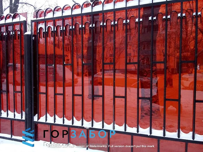 Металлический забор с поликарбонатом