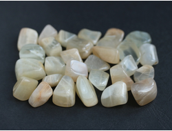 Лунный камень, галтовка в ассортименте, Индия (12-20 мм, 1-2 г) №6571