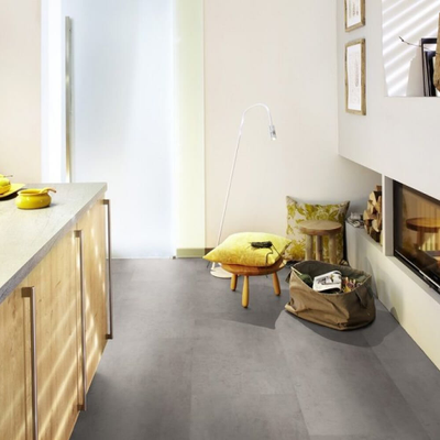 Виниловый пол Wineo 800 Stone Raw Concrete DB00088 в интерьере кухни