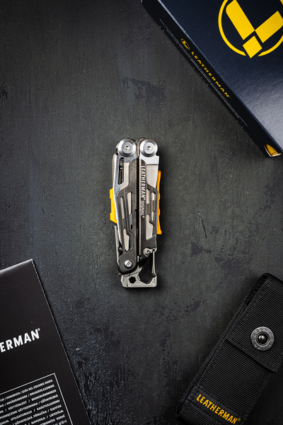 Leatherman Signal с чехлом на кнопке