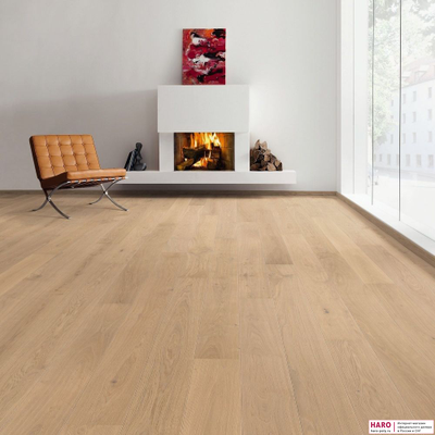 Декор паркетной доски Haro Дуб Пуро Белый Маркант браш 1-пол, масло 538959 в интерьере гостиной