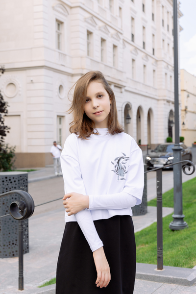 Укороченная футболка с вышивкой