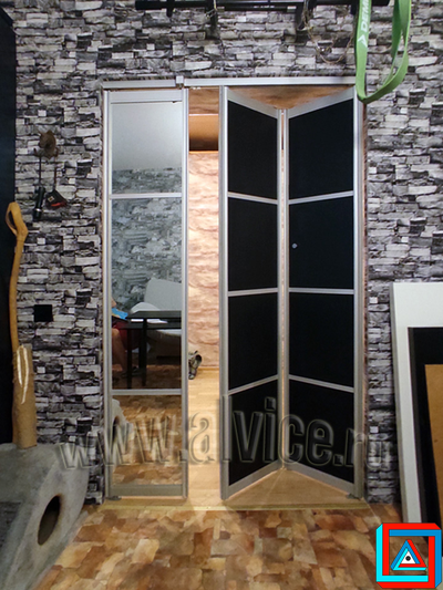 Комбинированный дверной блок из 3-х створок