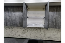 Кухня шторм с антресолями