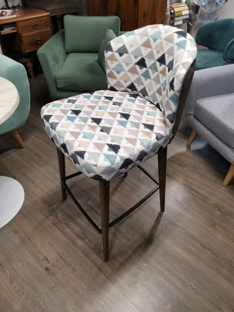 Полубарный стул Minotti Amber в серо-синей ткани на деревянных ножках