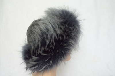 Модная вязаная шапка италия с меховой оторочкой мехом енота Vizio фото