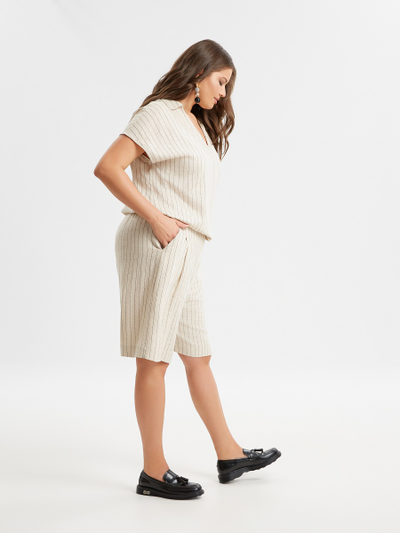 Бермуды молочного цвета в полоску