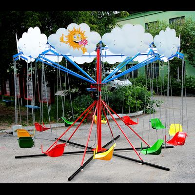 Мобильная цепочная карусель «Ветерок» с декоративным оформлением