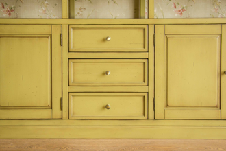 Большая тумба под ТВ и технику на цоколе.