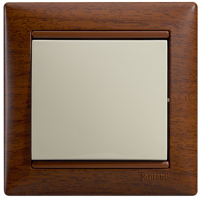 Выключатель Legrand Valena, рамка - тонированное дерево