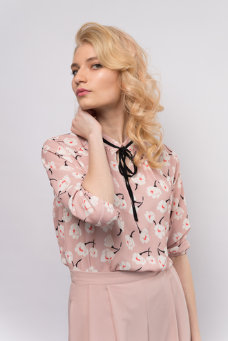 Блуза  розовая с цветами