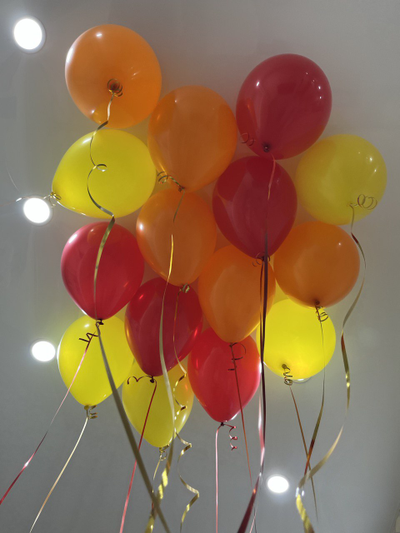 Шары красный, жёлтый, оранжевый 15 шт под потолок