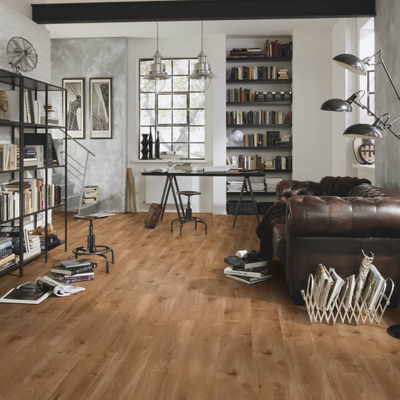 Биополы Wineo PURLINE 1000 wood L Дуб Насыщенно-Карамельный PL300R в интерьере гостиной