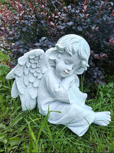 Ангел, спящий на коленке  24*20см   0,8 кг   полистоун Россия 1178//085011