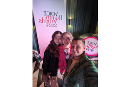 Анна Саакян бьюти-редактор со стажем в пару десятков лет, директор отдела красоты Glamour Russia, Инна Князева VOICE Shopping, ex Cosmopolitan Beauty и сооснователь группы компаний "Приятно"