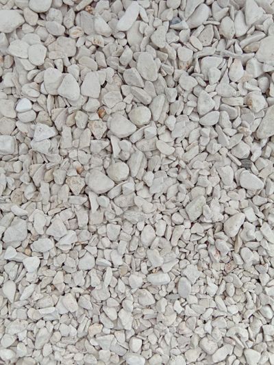 Бежевый мрамор галтовка, фракция 10-20 мм