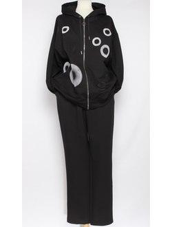 КОСТЮМ ЖАКЕТ НА МОЛНИИ И БРЮКИ "КРУГИ" чёрный р.52-58
