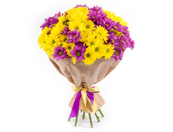 Букет цветов из 11 кустовых хризантем в крафт бумаге