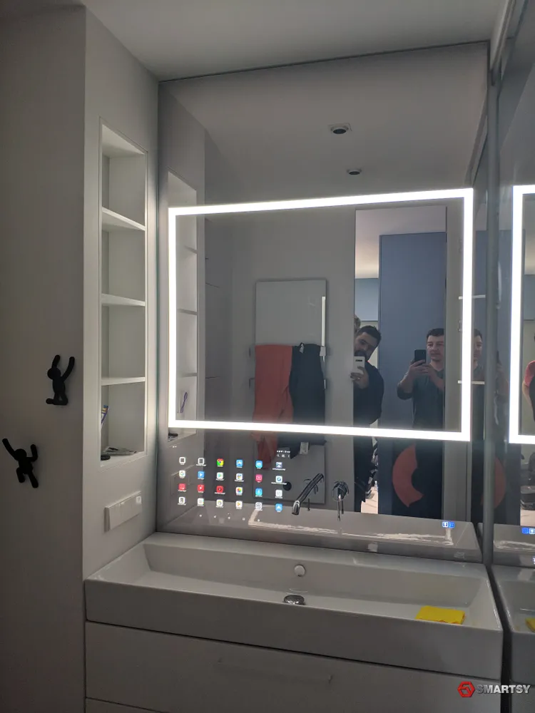 На данный момент, это пожалуй, наш самый сложный, самый успешный и поистине уникальный, не имеющий аналогов в России проект!!! Проект был выполнен для популярного блогера.

Толщина данного зеркала всего 29 мм и это при том, что размеры его 1850х1200 мм!

