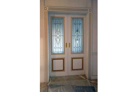 Распашная дверь с патиной