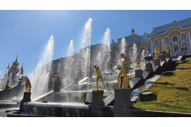 Петергоф и парк с фонтанами