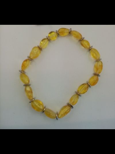 Браслет на резинке с бижутерией