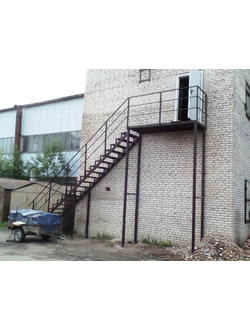 Лестница металлическая со ступенями из ПВЛ листа (артикул-МЛУ01)