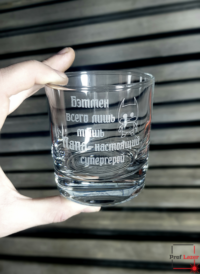 Бокал для виски с гравировкой в коробке