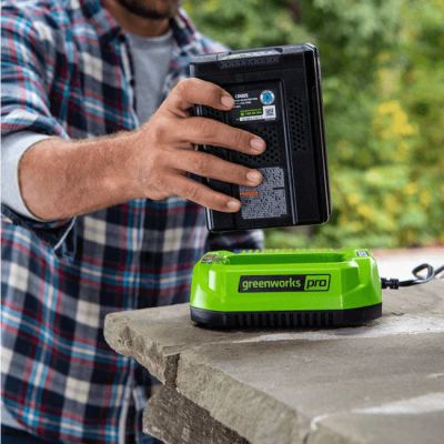 Зарядное устройство Greenworks G60UC 2А