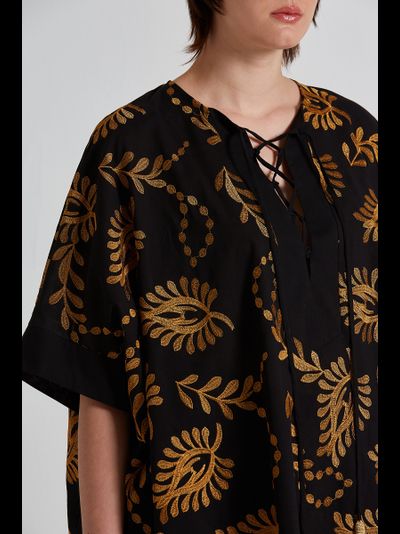 Блуза легкая черного цвета с золотой вышивкой