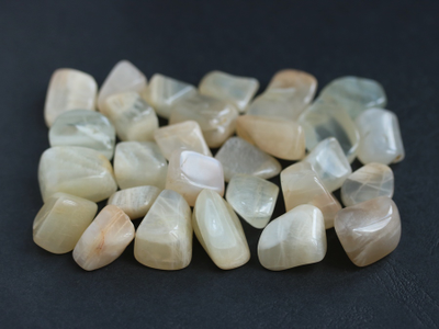 Лунный камень, галтовка в ассортименте, Индия (20-23 мм, 3-5 г) №21482