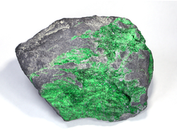 Уваровит кристаллы на породе, Урал (112*68*65 мм, 873 г) №17358