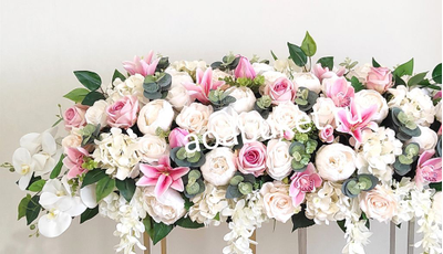 Композиция гирлянда из искусственных цветов Розовые мечты № 002/Купить в Москве на сайте АОАБУКЕТ.РУ