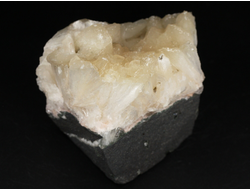 Стильбит, сросток кристаллов, Индия (60*50*43 мм, 155 г) №29850