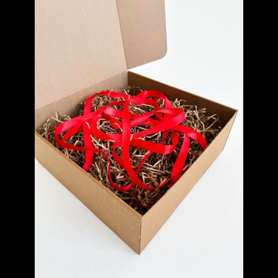 Большая подарочная коробка GILEV 37х37х14см с красной лентой и наполнителем крафт