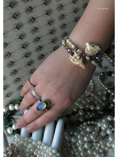 Волшебный браслет с символами 2015 года, козочкой и барашком - "Влюблённые зимой" (жемчуг, хрусталь и экоглина)